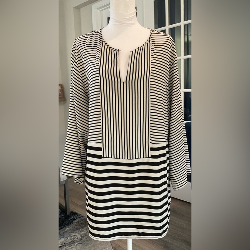 Dana Buchman Mixed Stripe Tunic Top - Bell Sleeve V-Neck - Size Large